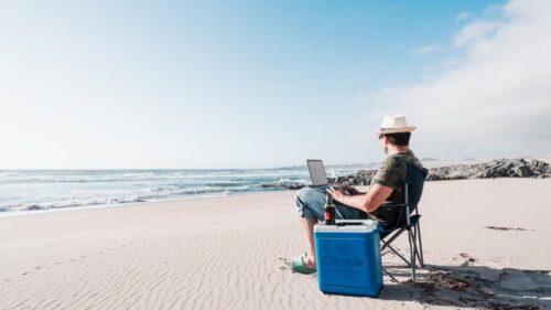 Digital Nomad Adalah: Pengertian, Contoh & Jenis Pekerjaannya